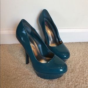 Turquoise pumps